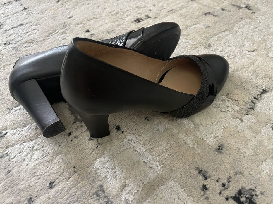 Дамски обувки на среден ток от естествена кожа