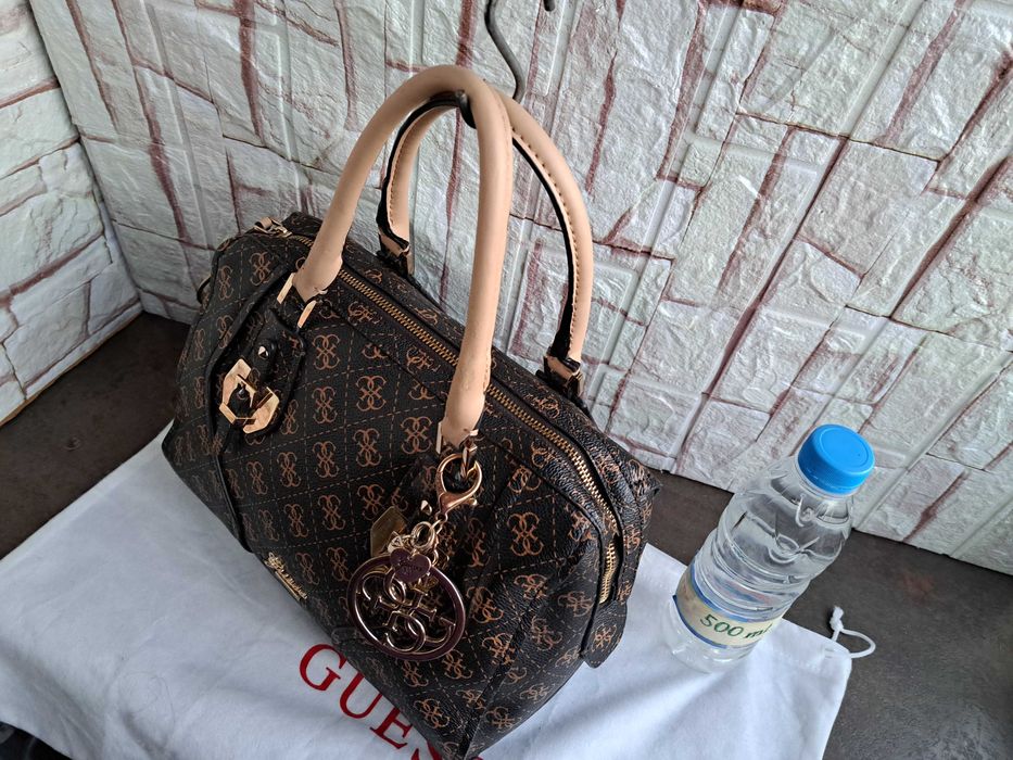 дамска чанта Guess-кафява чанта