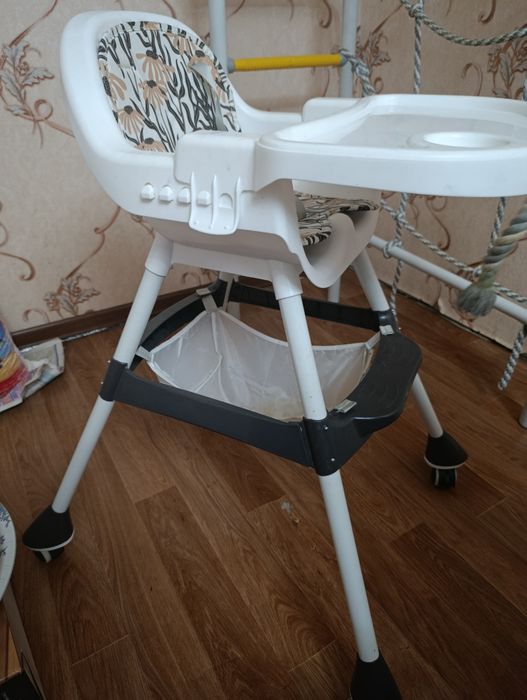 Продам столик для кормления