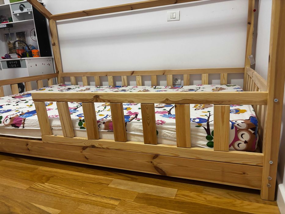 Pat de copii tip căsuța 120x200 cm + saltea inclusa!