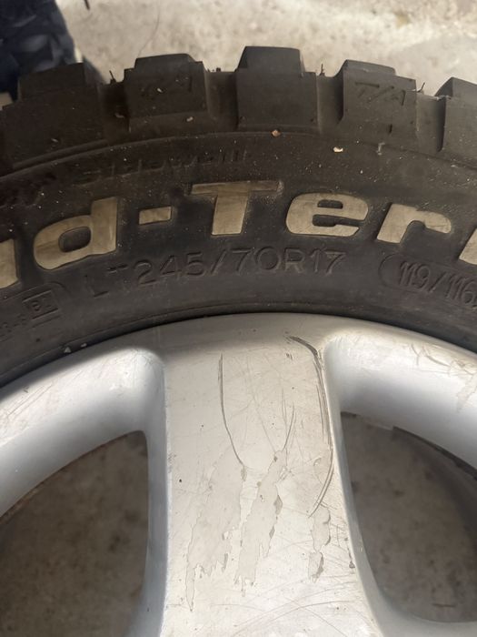 BFGoodrich Mud-Terrain KM2 245/70 R17 + 5 бр. алуминиеви джанти