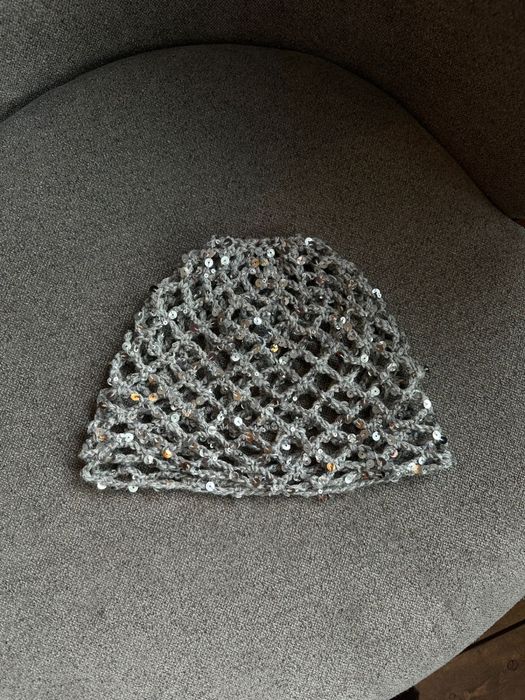 Вязаный чепчик в серебре