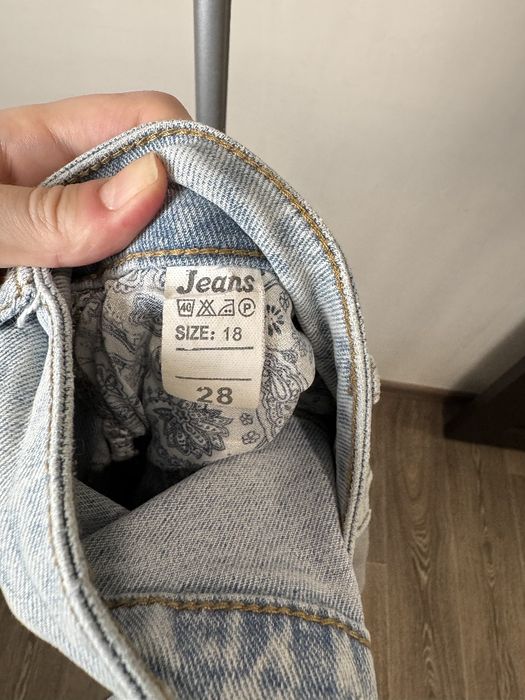 Продам джинсы 28р (46р)