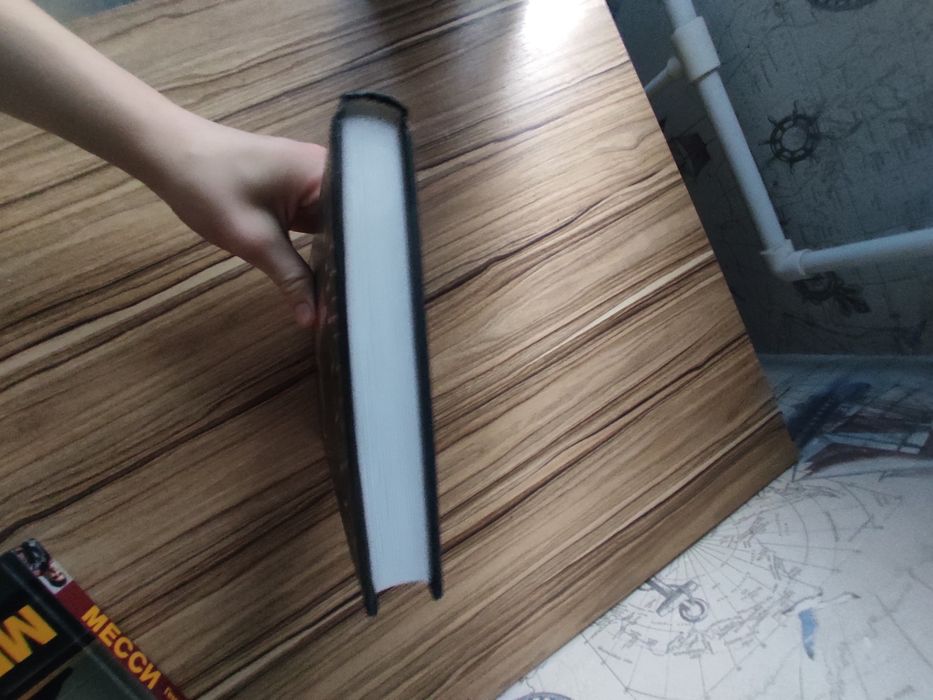 Продам 2 книги Месии Роналду