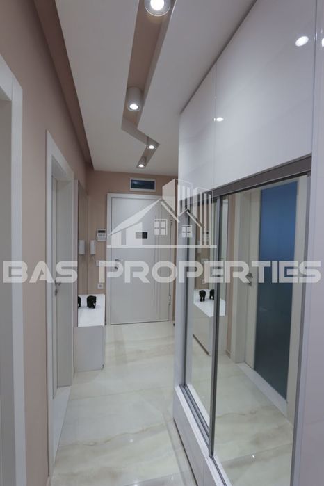 Дава се под наем Тристаен апартамент в София, Център - 119 кв.м за 1136.79 € - Снимка #4