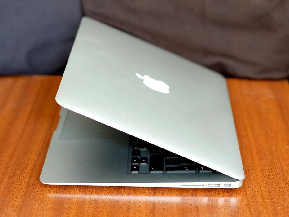 Macbook air 13 (2016 года)+чехол