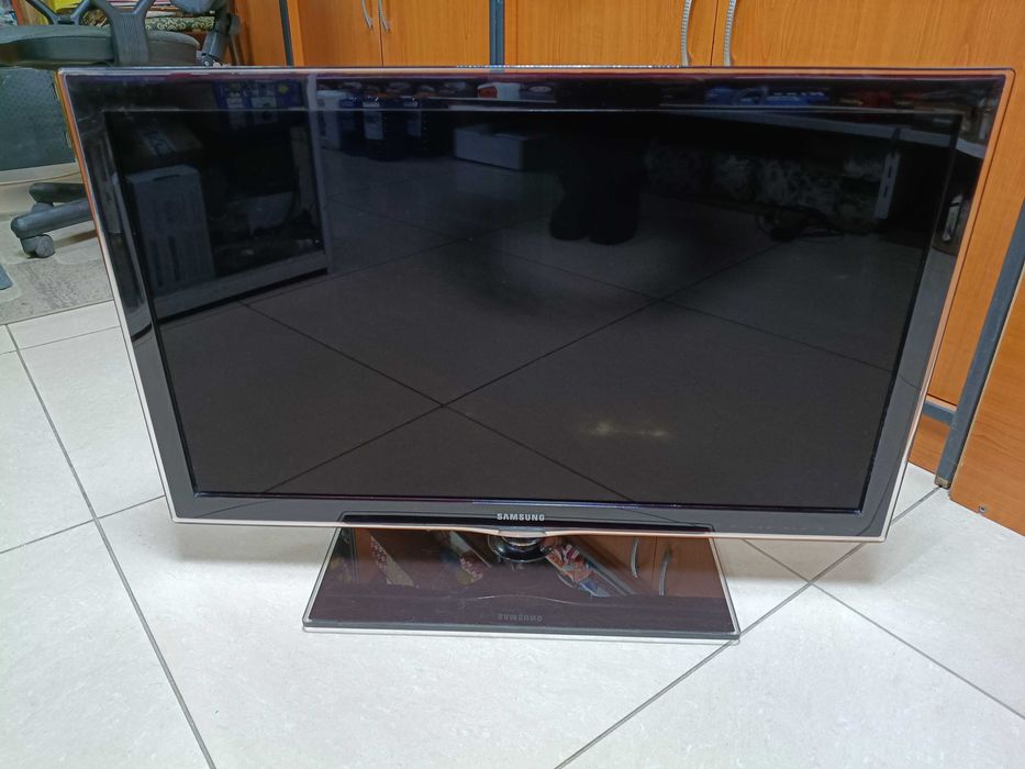 Продам телевизор Samsung 81 диагональ
