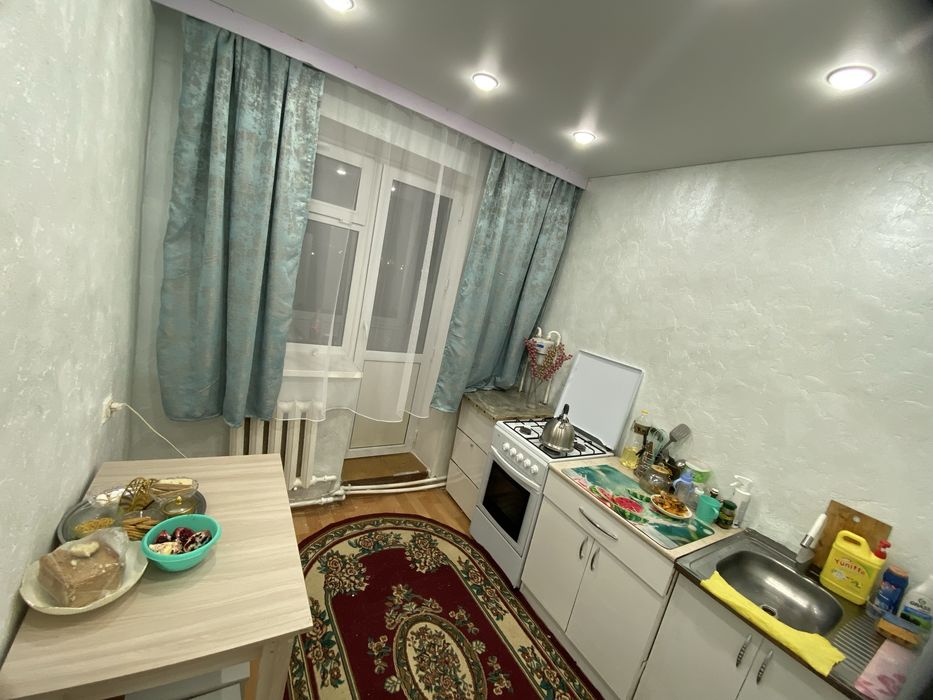 Срочно 1- болме сатылады  войнская 2 касында мектеп магазиндер бар