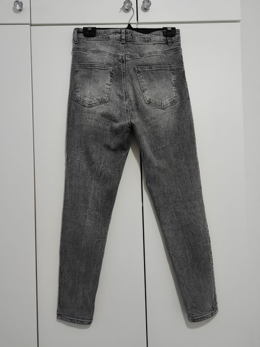 Продаются женские джинсы