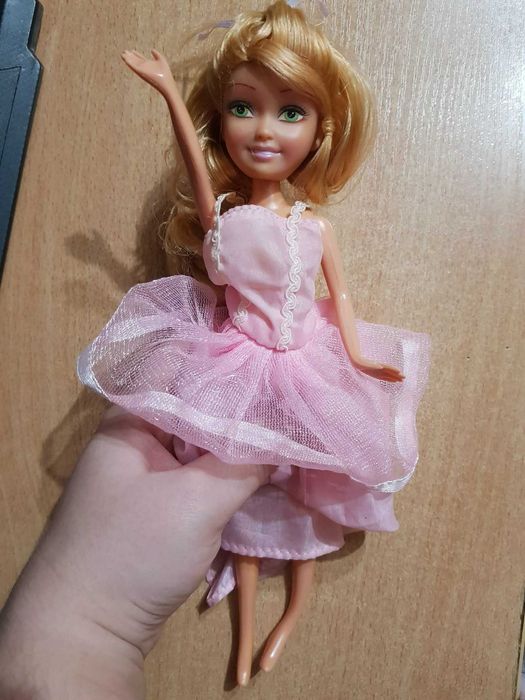 Продам красивую куклу.