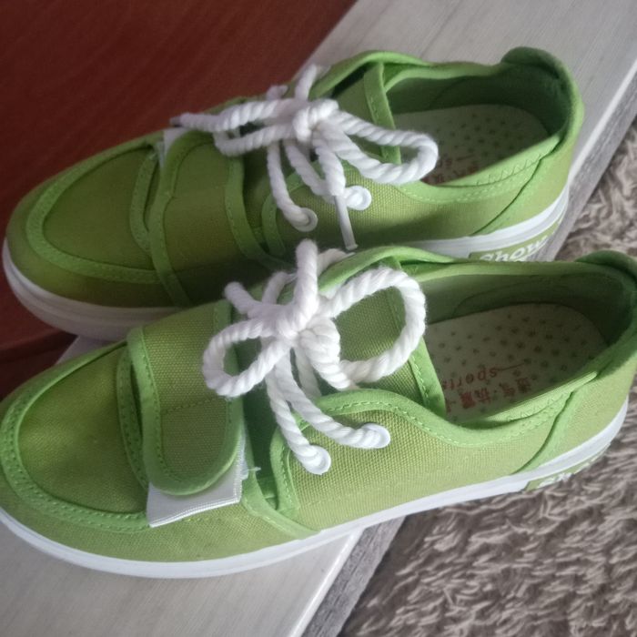 Продам кеды новые
