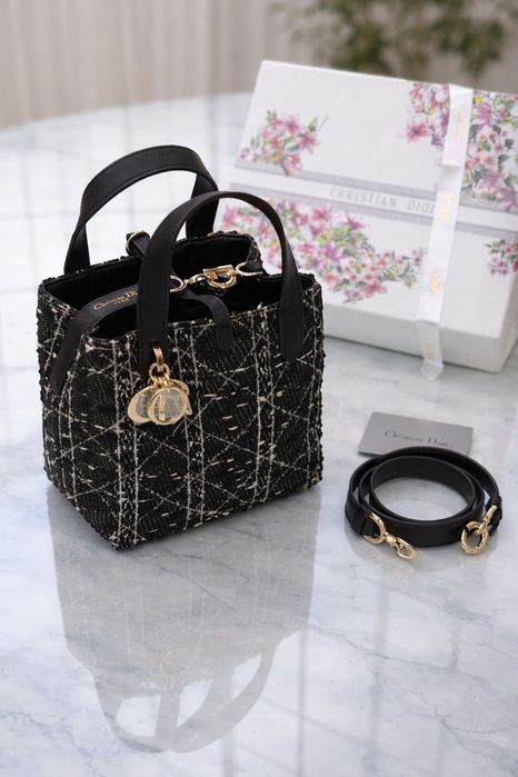 Geanta dior , calitate premium