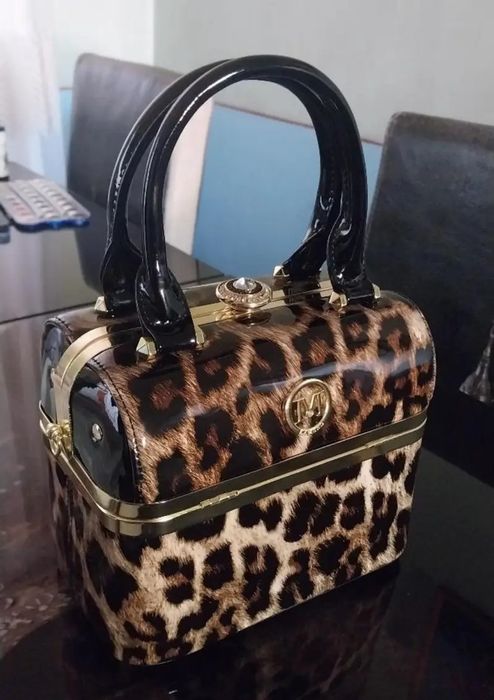 Дамска   чанта     лак