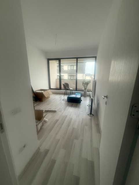 Proprietar vand apartament nou 3 camere 2 bai terasa etaj3/5 lift doua locuri de parcare. exclus agentii imobiliare sau intermediari.