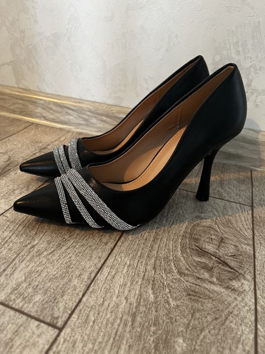 Продам  туфли новые