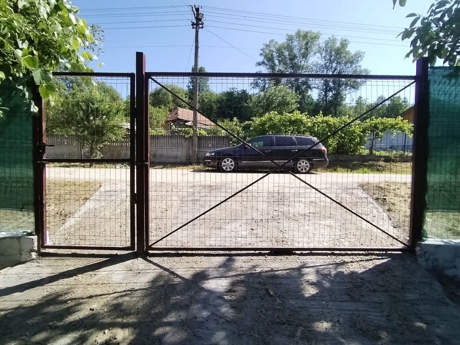 Împrejmuiește gradina ta cu un gard durabil.
