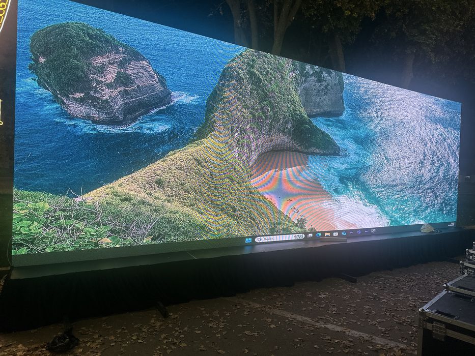 Led ekran, podium, svetomuzika, alyuminiyeviy ferm