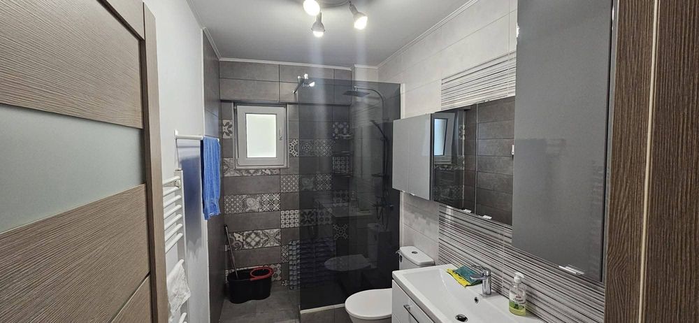 Închiriez apartament