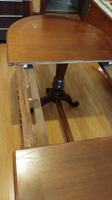 De vânzare masa din lemn masiv cu 6 scaune in stare bună