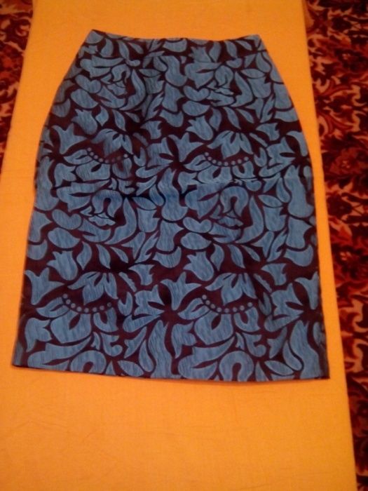 продается костюм юбка и пиджак и костюм тройка