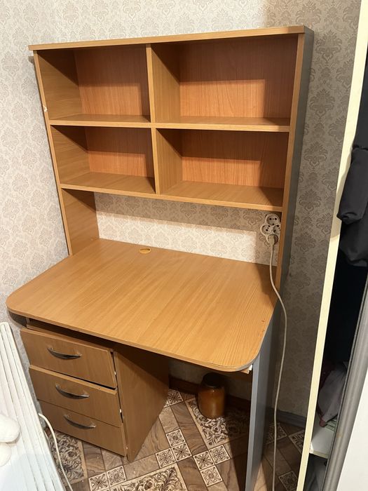 Компьютерный/школьный стол