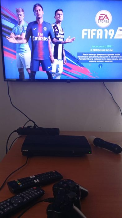 Продам Плэйстэйшн 3 супер слим 500 гигов 1 джойстик прошитая