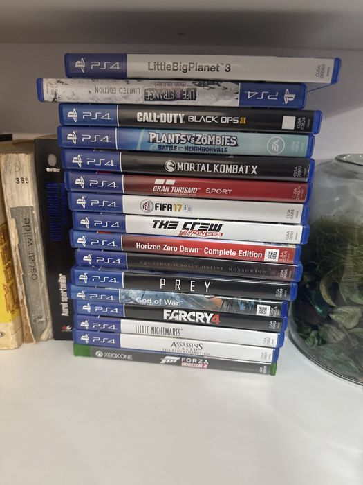 Ps 4 pro 1T 2 joystick-uri 15 jocuri