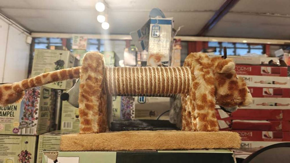 Играчка Драскалка за котка във формата на жираф