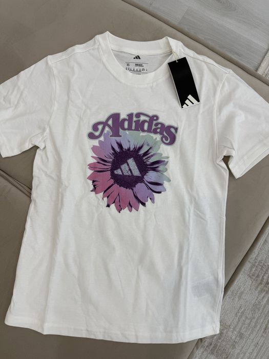 Тениска Adidas.