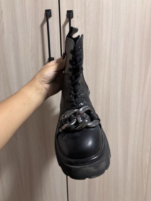 Продам ботинки женские