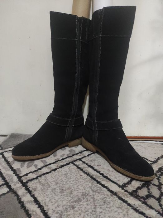 Дамски чизми/ и боти на платформа