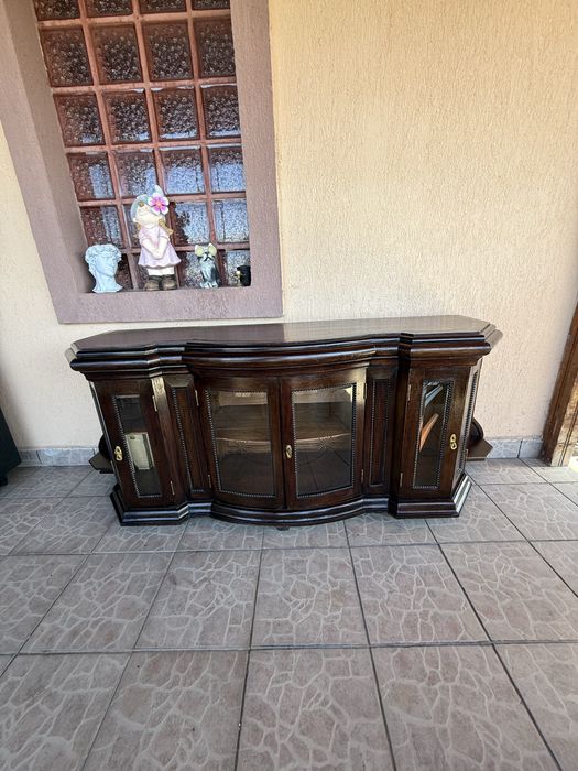 Comoda stil cu geamuri cristal restaurata
