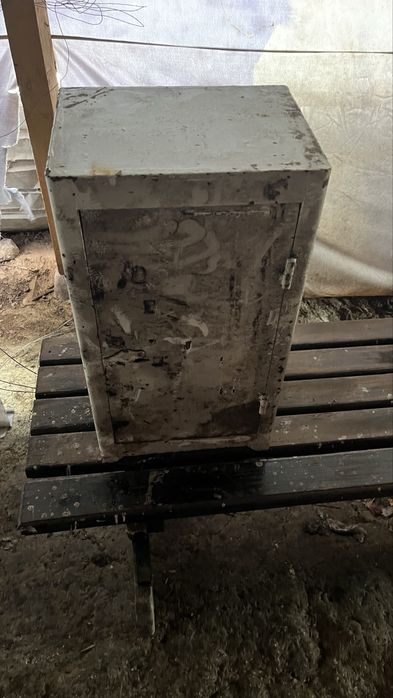 Сейф продам. Размер на фото.