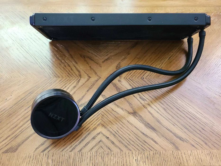 Cooler NZXT X73 impecabil