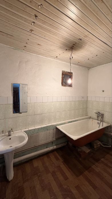 3 бөлмелі үлкен үй жалға беріледі.