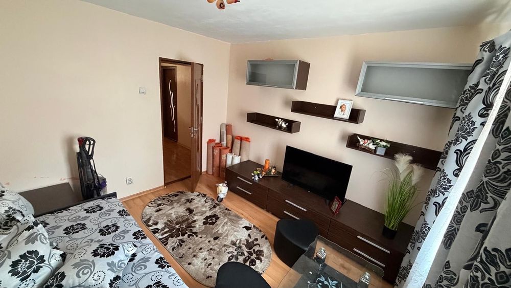 Închiriez ap 3 cam Central Calan Hunedoara, et2