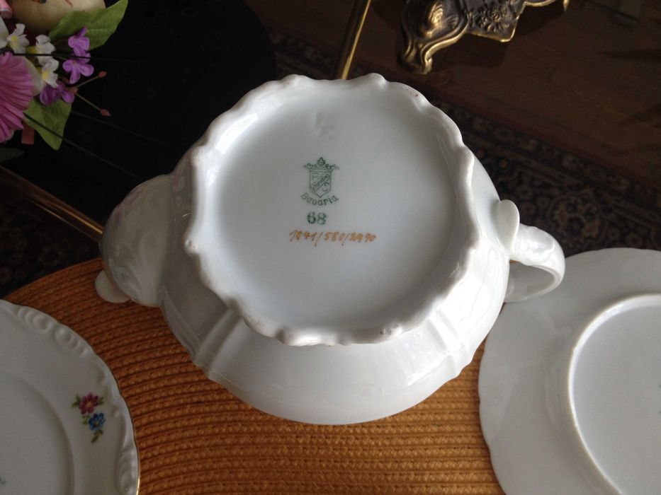 Нови. Красиви старинни сервизи за кафе, чай.