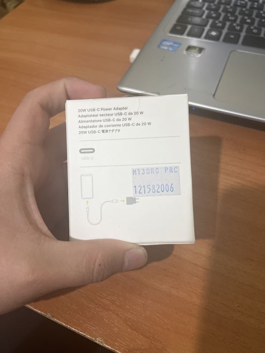 USB-C 20 W Power Adapter