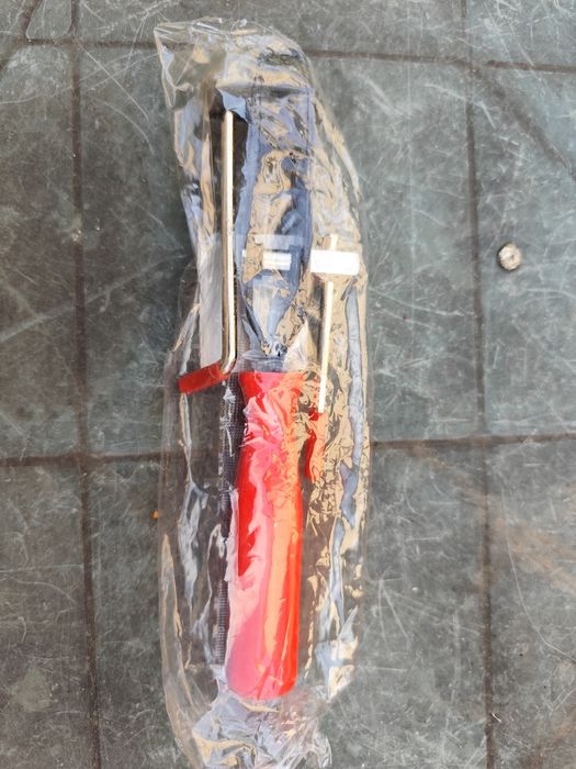 Инструмент за поставяне скоби на карета