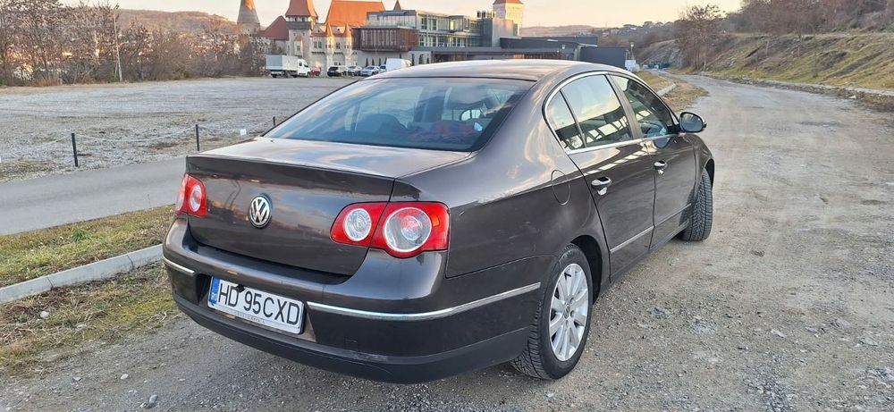 Vând Volkswagen Passat B6