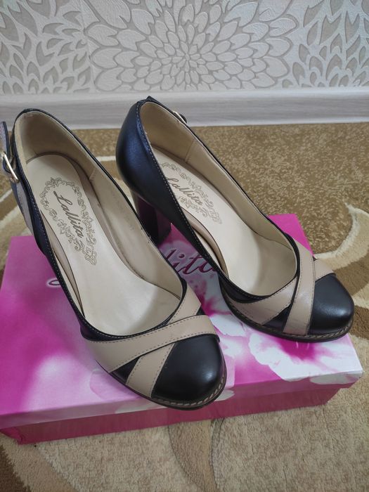 Продам женские туфли