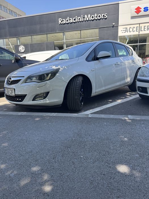 Opel Astra J Cosmo 2010 Hatch • 1.7 CDTI 125CP • Manual • AFL Bi-Xenon