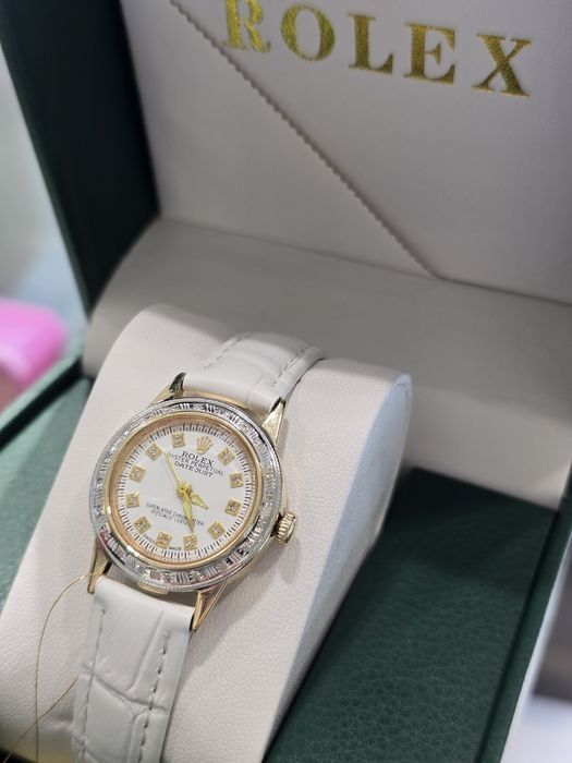 Женские золотые Ролексы с бриллиантами для любимых дам.