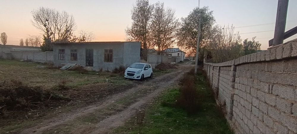 Ер участкаси сотилади. 10 сотих. Кадастр бор документлари жойида