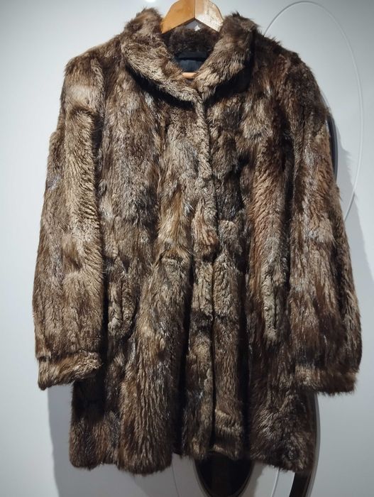 Палто с естествен косъм от бобър.