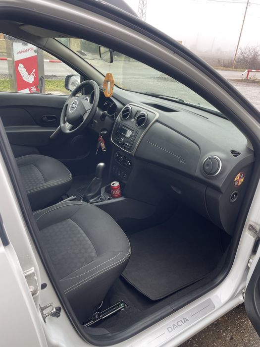 Vând Logan MCV 2014