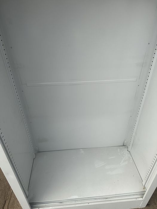 Шкаф металлический с купейным дверям