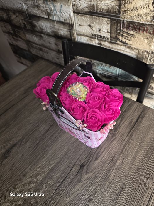 Gentuță cu trandafiri din sapun