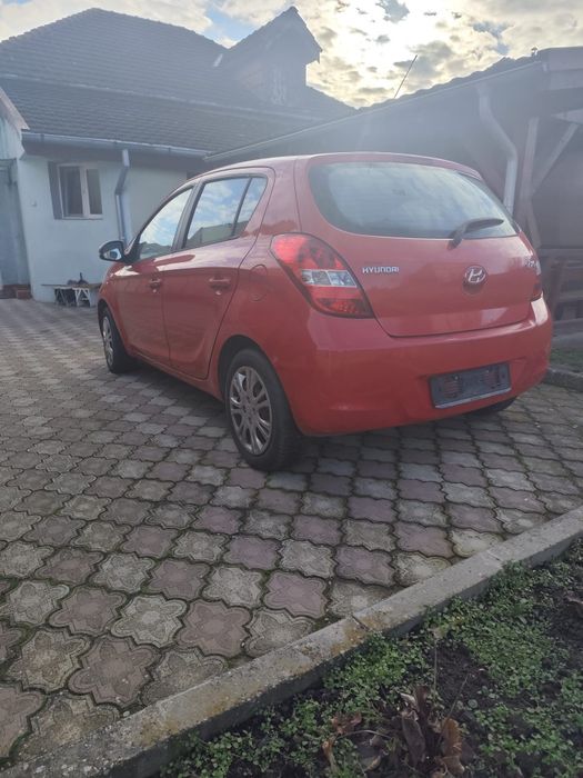 HYUNDAI i20 2010 — imagine 5