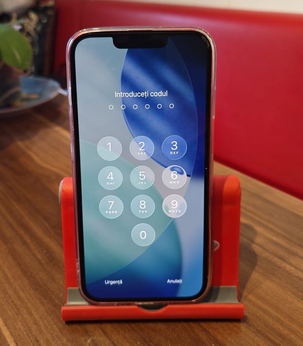 Vand iphone 13 rosu  128gb husa incarcator cabl magn fct perfec
